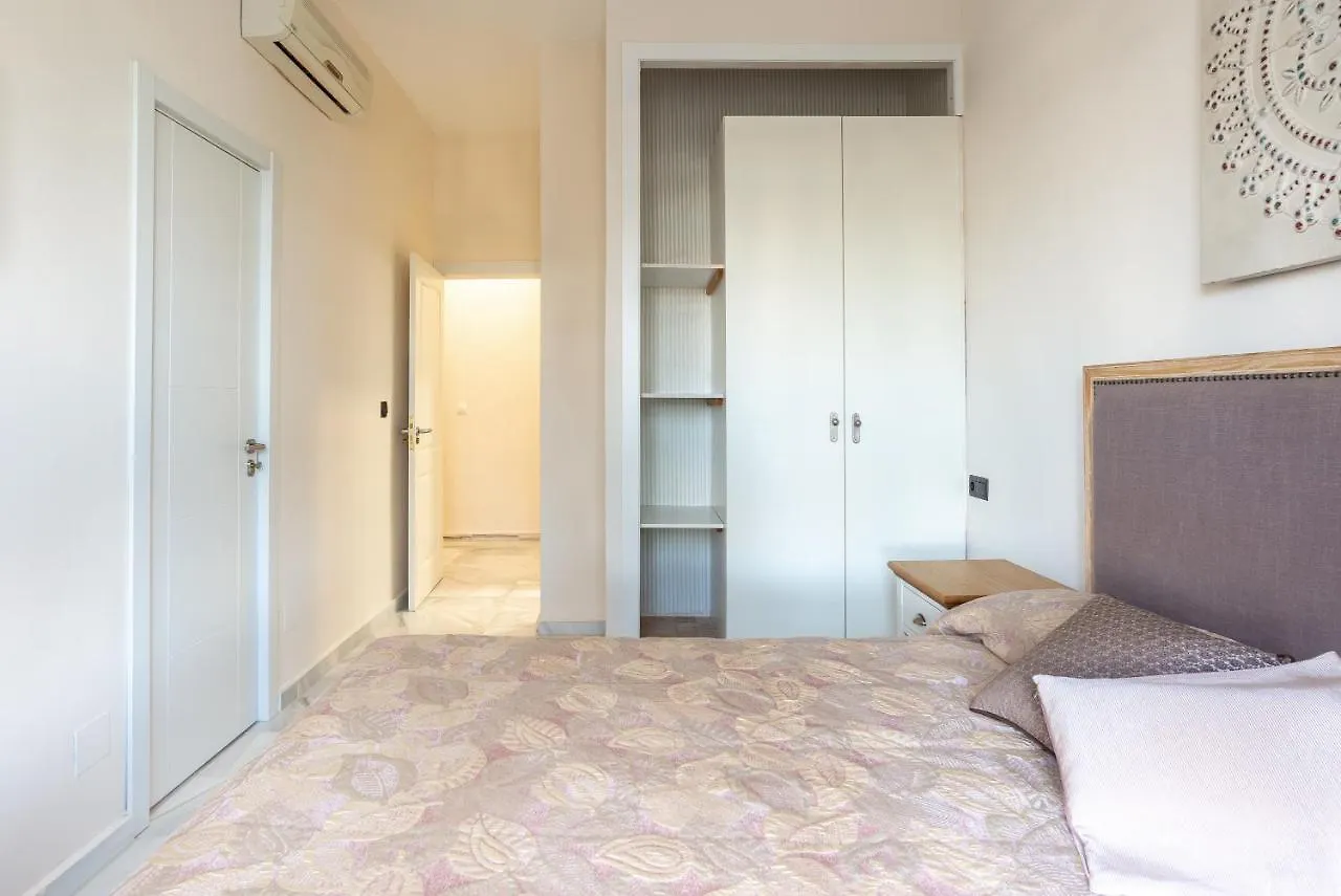Apartamento Duplex de lujo en la playa , jacuzzy, piscina, chimenea y padel Benalmádena