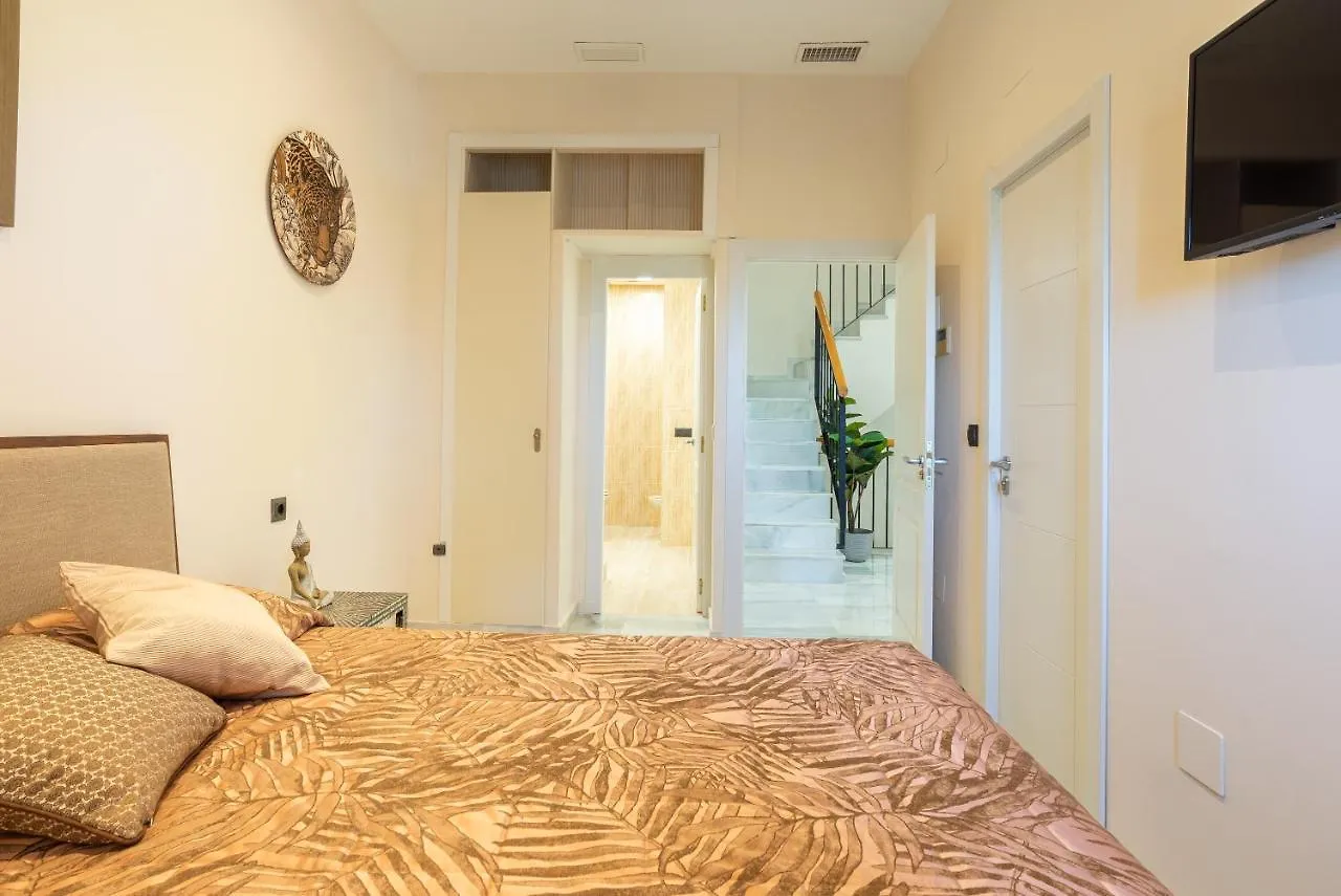 Apartamento Duplex de lujo en la playa , jacuzzy, piscina, chimenea y padel Benalmádena España