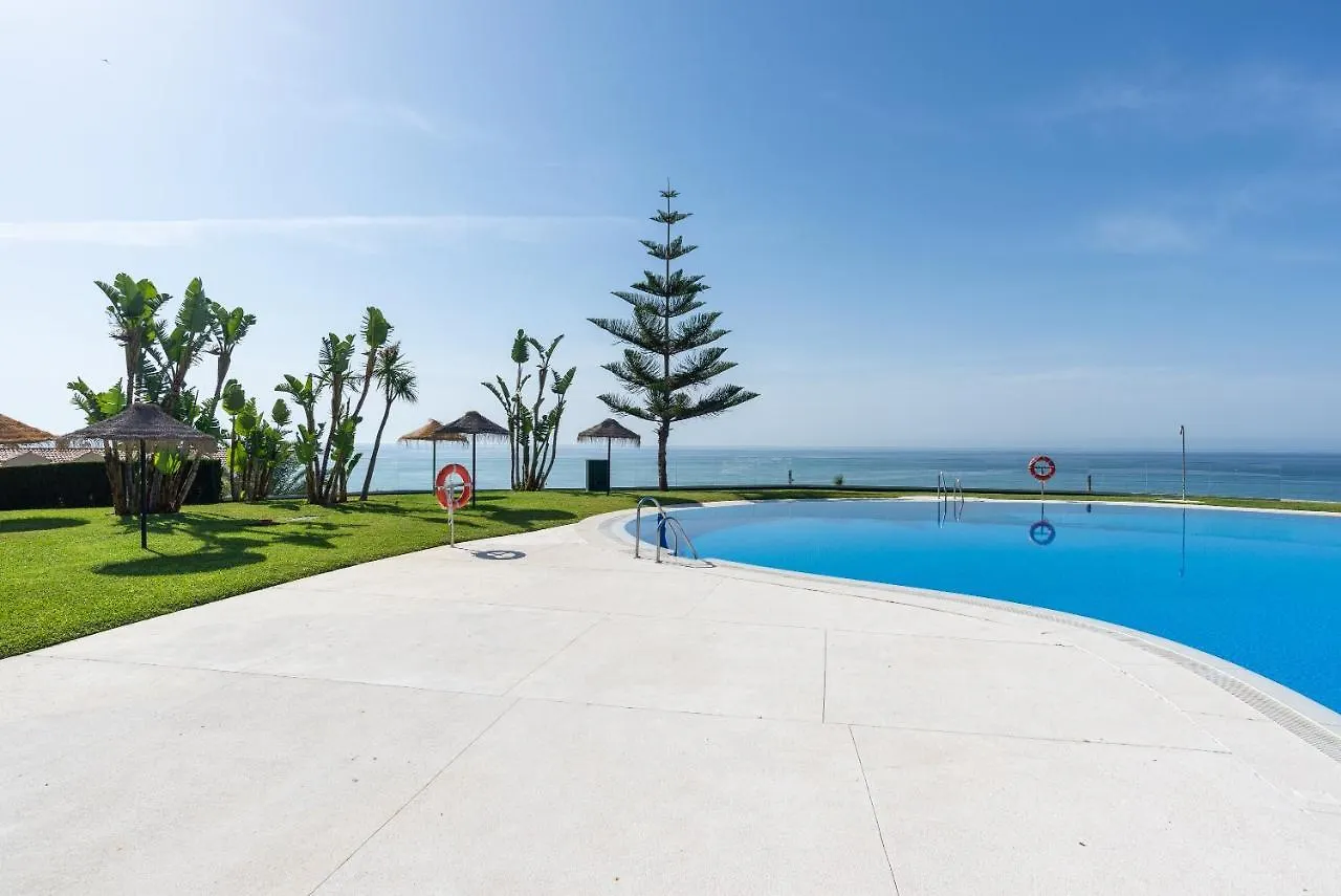 Apartamento Duplex de lujo en la playa , jacuzzy, piscina, chimenea y padel Benalmádena 0*,