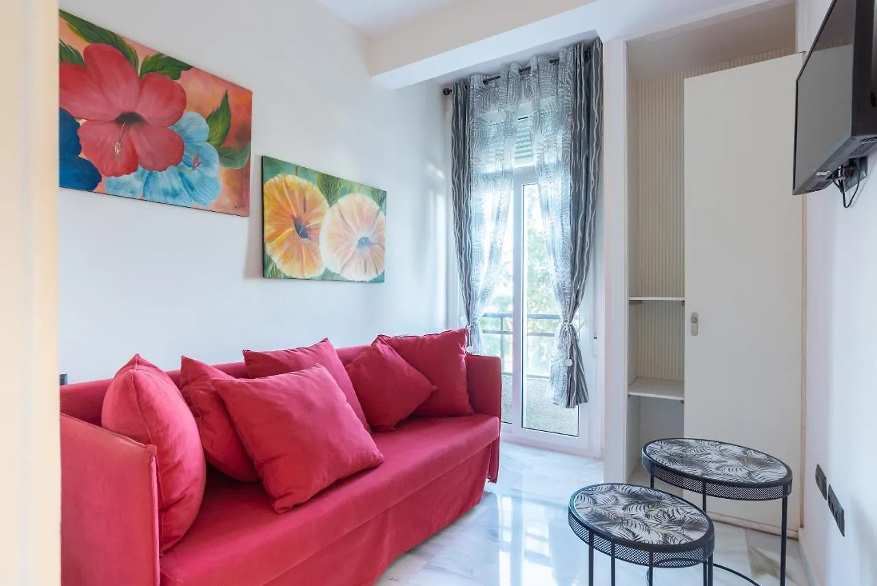 Apartamento Duplex de lujo en la playa , jacuzzy, piscina, chimenea y padel Benalmádena 0*,  España