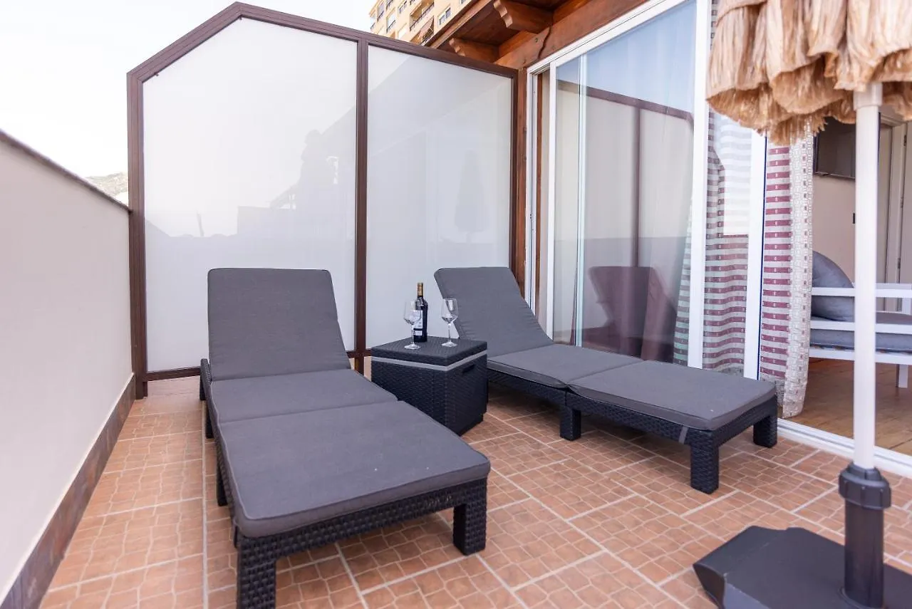 Apartamento Duplex de lujo en la playa , jacuzzy, piscina, chimenea y padel Benalmádena