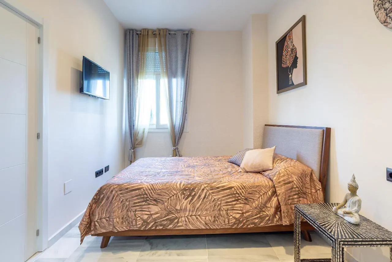 Apartamento Duplex de lujo en la playa , jacuzzy, piscina, chimenea y padel Benalmádena