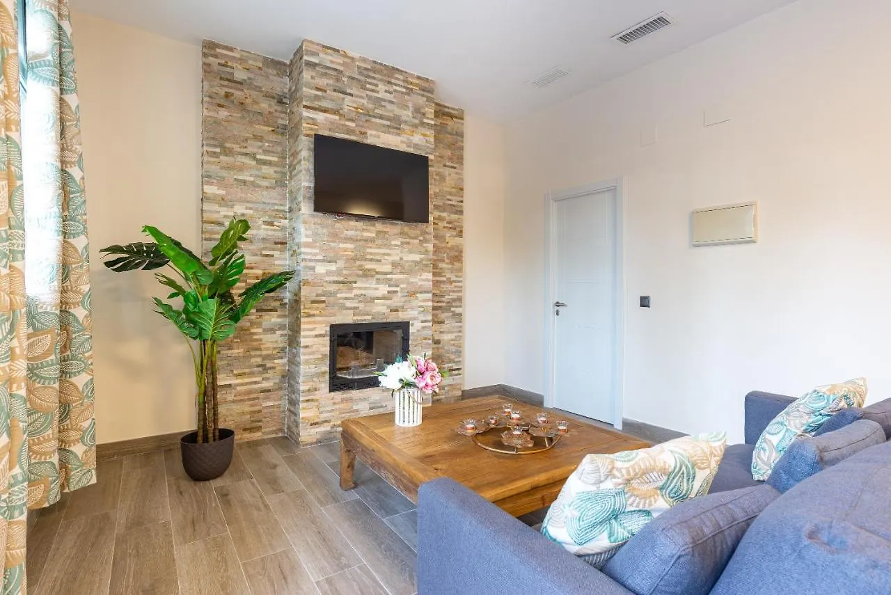 Apartamento Duplex de lujo en la playa , jacuzzy, piscina, chimenea y padel Benalmádena