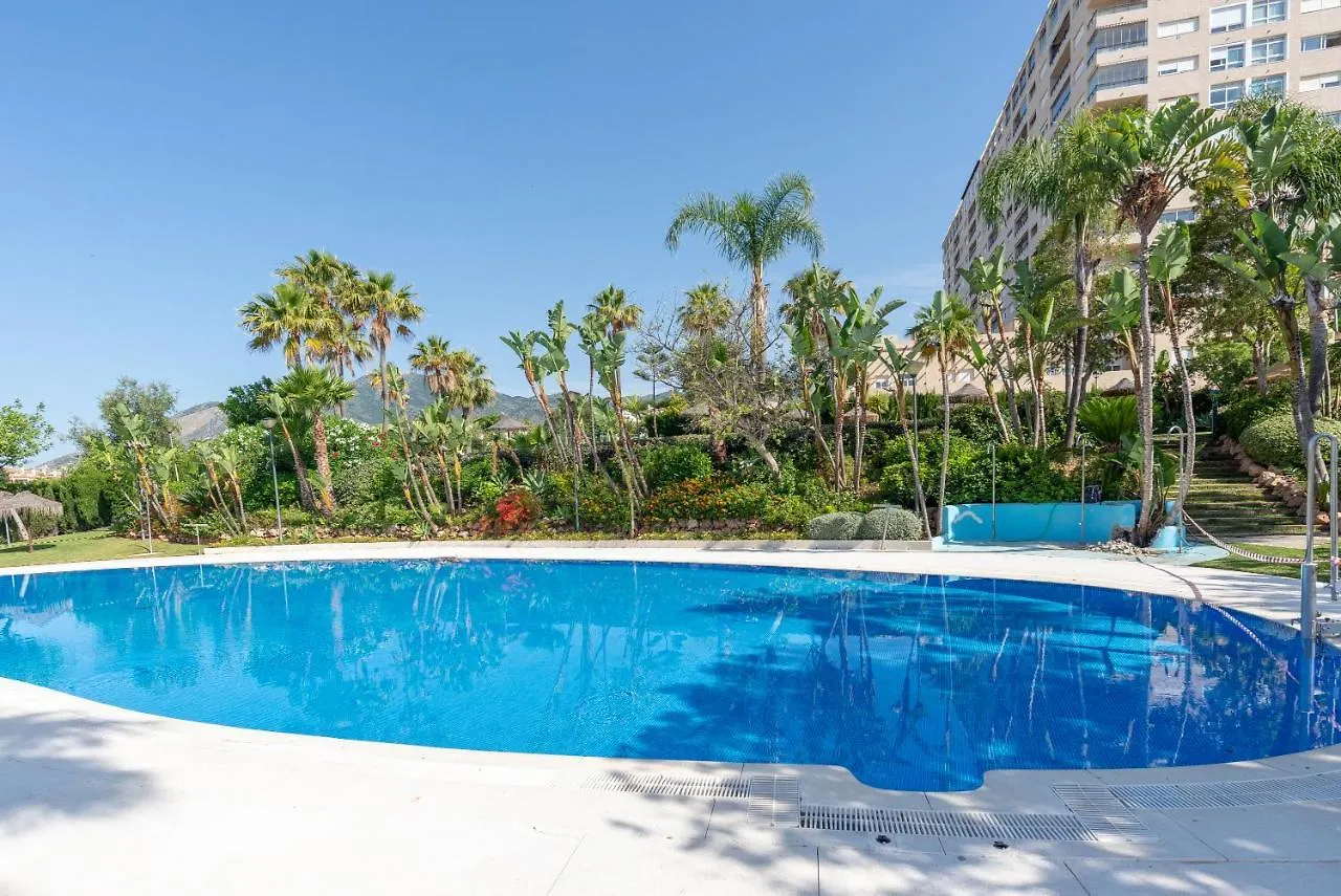 Apartamento Duplex de lujo en la playa , jacuzzy, piscina, chimenea y padel Benalmádena