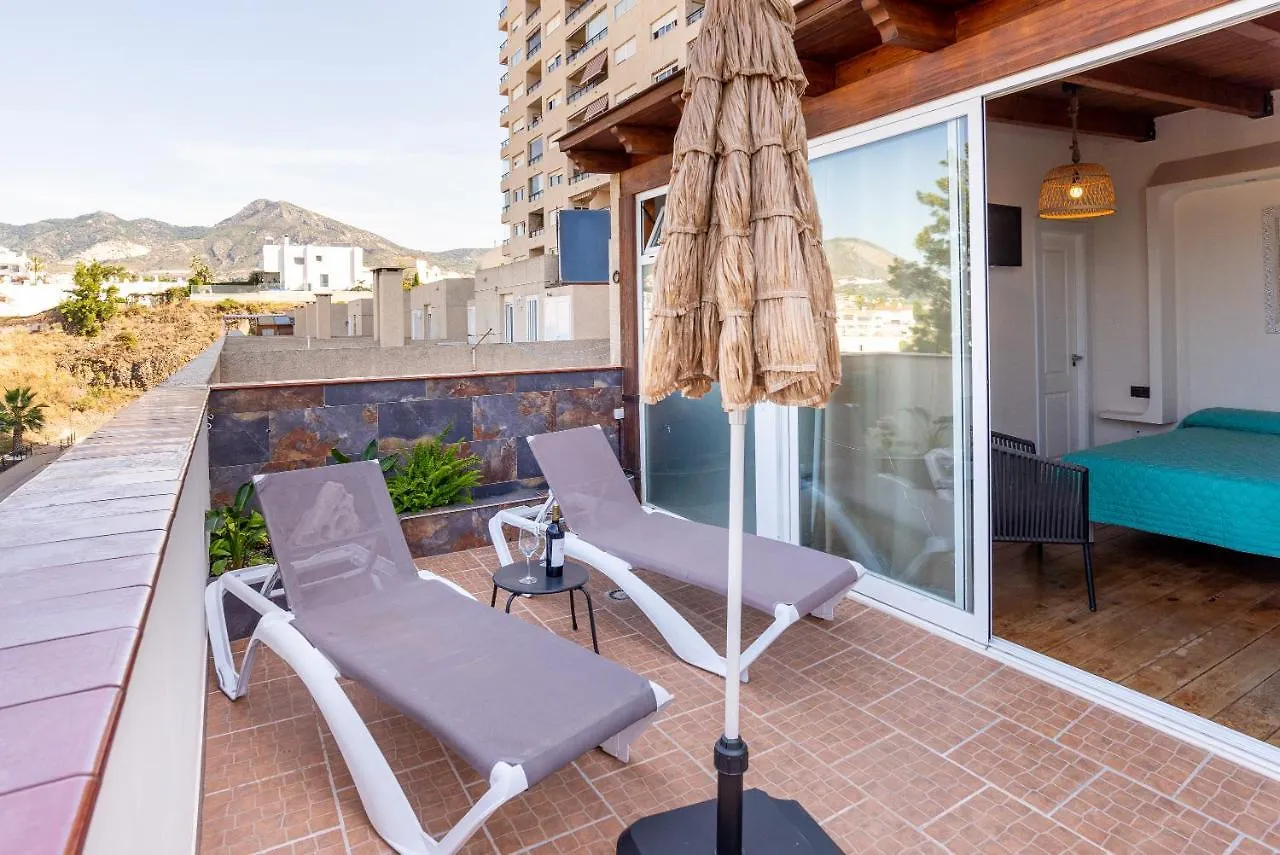Apartamento Duplex de lujo en la playa , jacuzzy, piscina, chimenea y padel Benalmádena