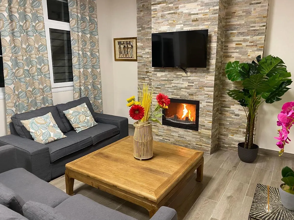 Apartamento Duplex de lujo en la playa , jacuzzy, piscina, chimenea y padel Benalmádena 0*,  España