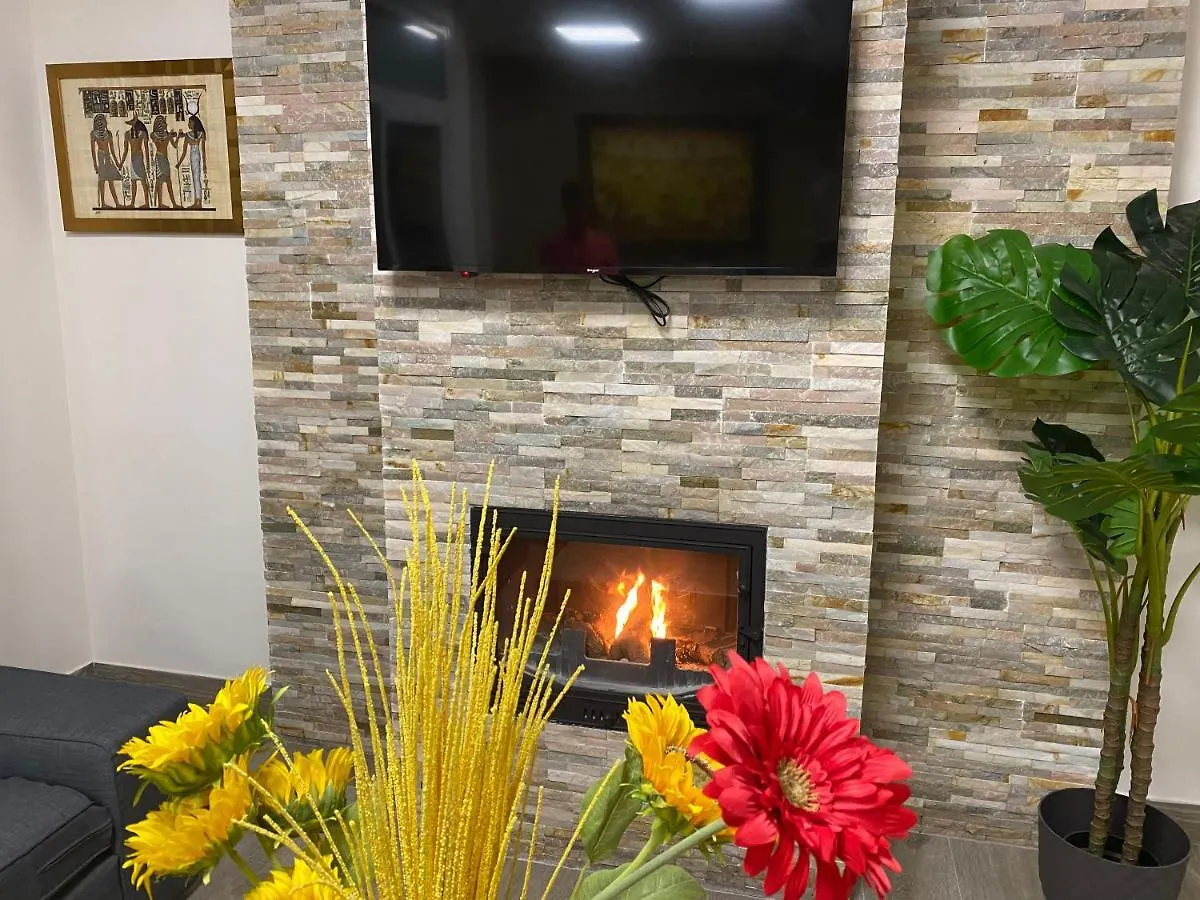 Apartamento Duplex de lujo en la playa , jacuzzy, piscina, chimenea y padel Benalmádena