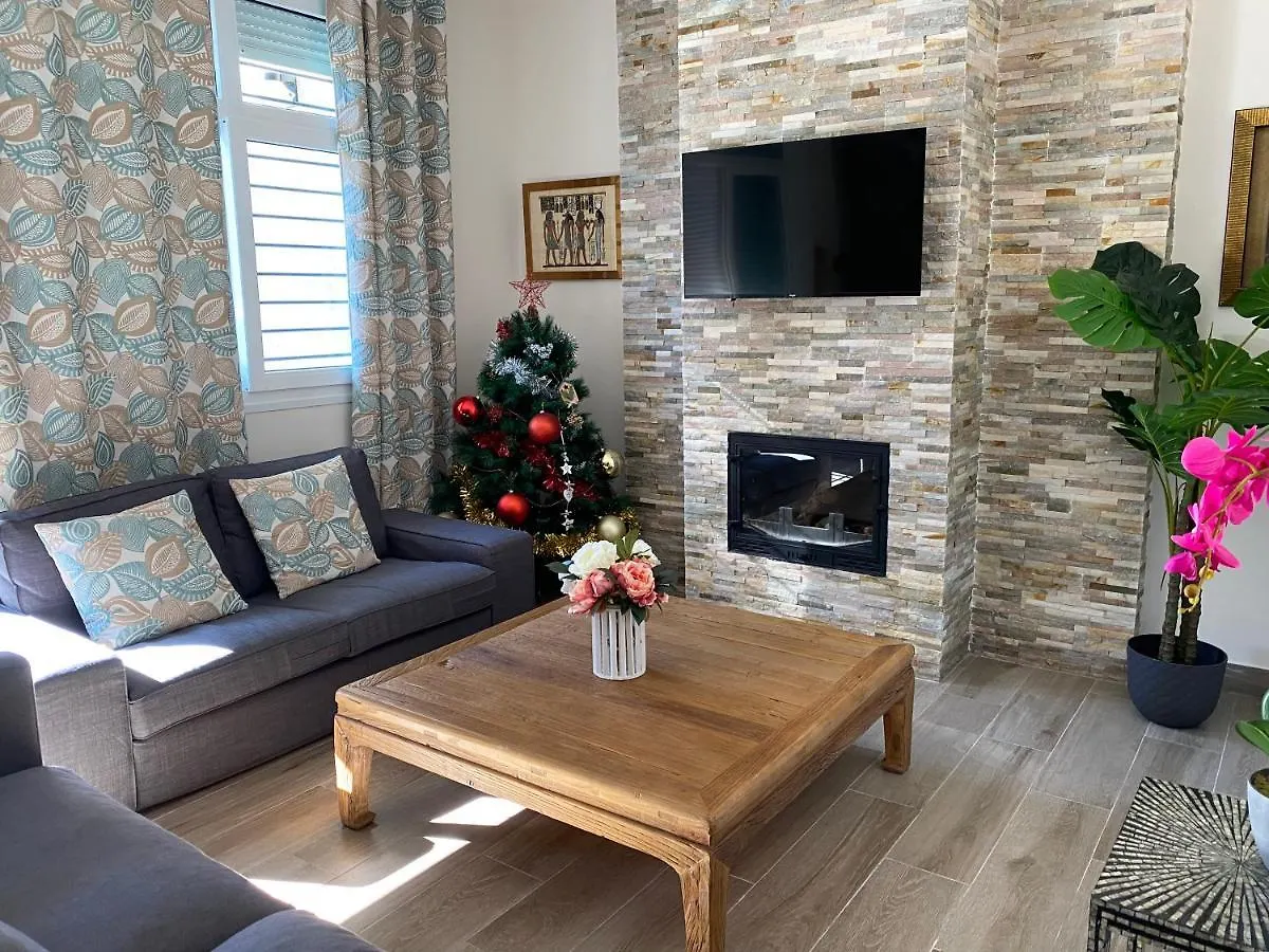 Apartamento Duplex de lujo en la playa , jacuzzy, piscina, chimenea y padel Benalmádena