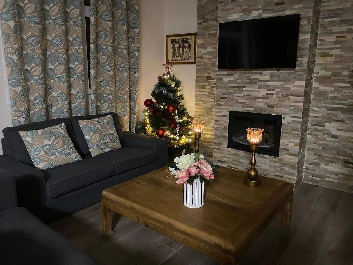 Apartamento Duplex de lujo en la playa , jacuzzy, piscina, chimenea y padel Benalmádena España