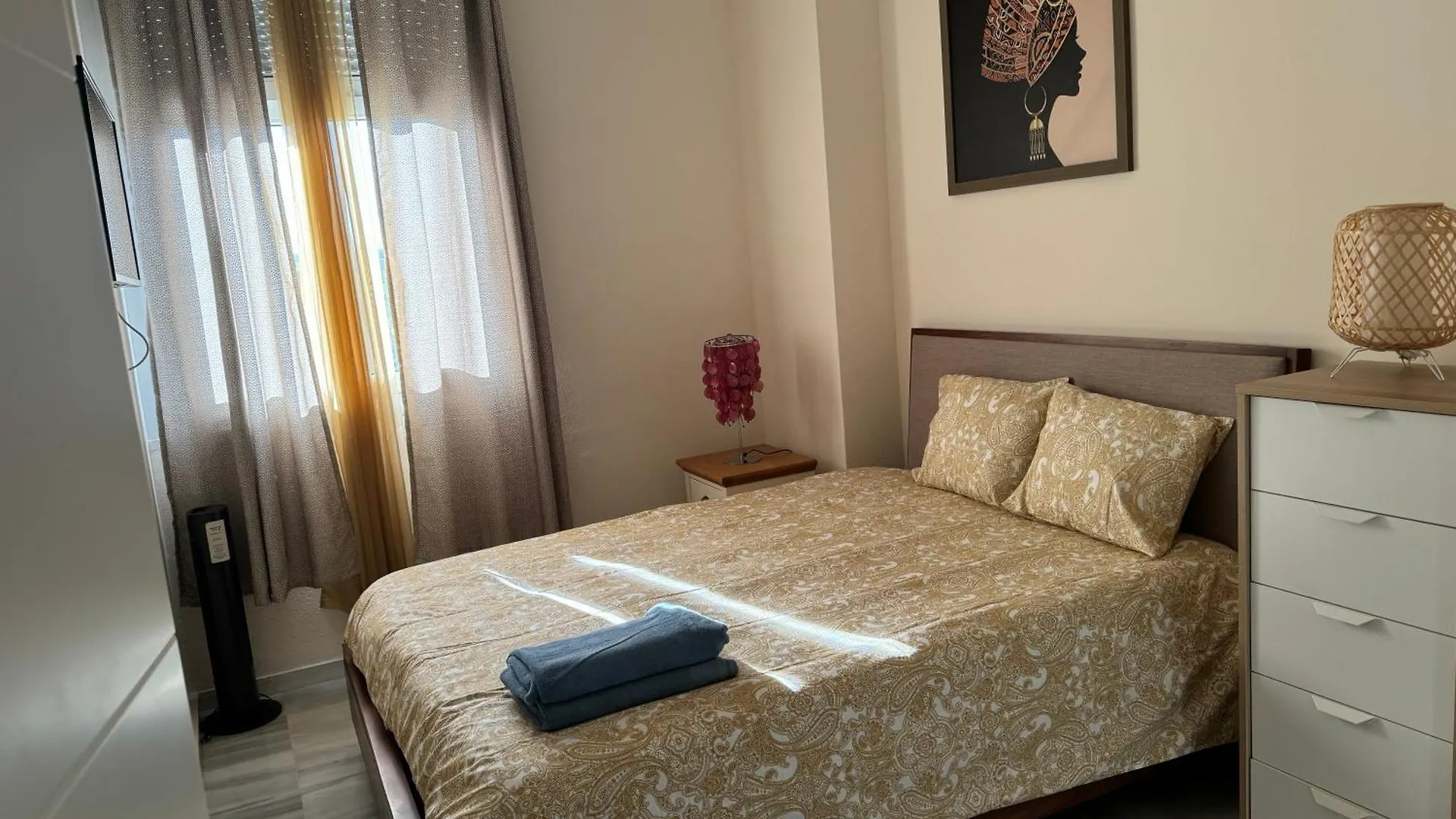 Apartamento Duplex de lujo en la playa , jacuzzy, piscina, chimenea y padel Benalmádena España