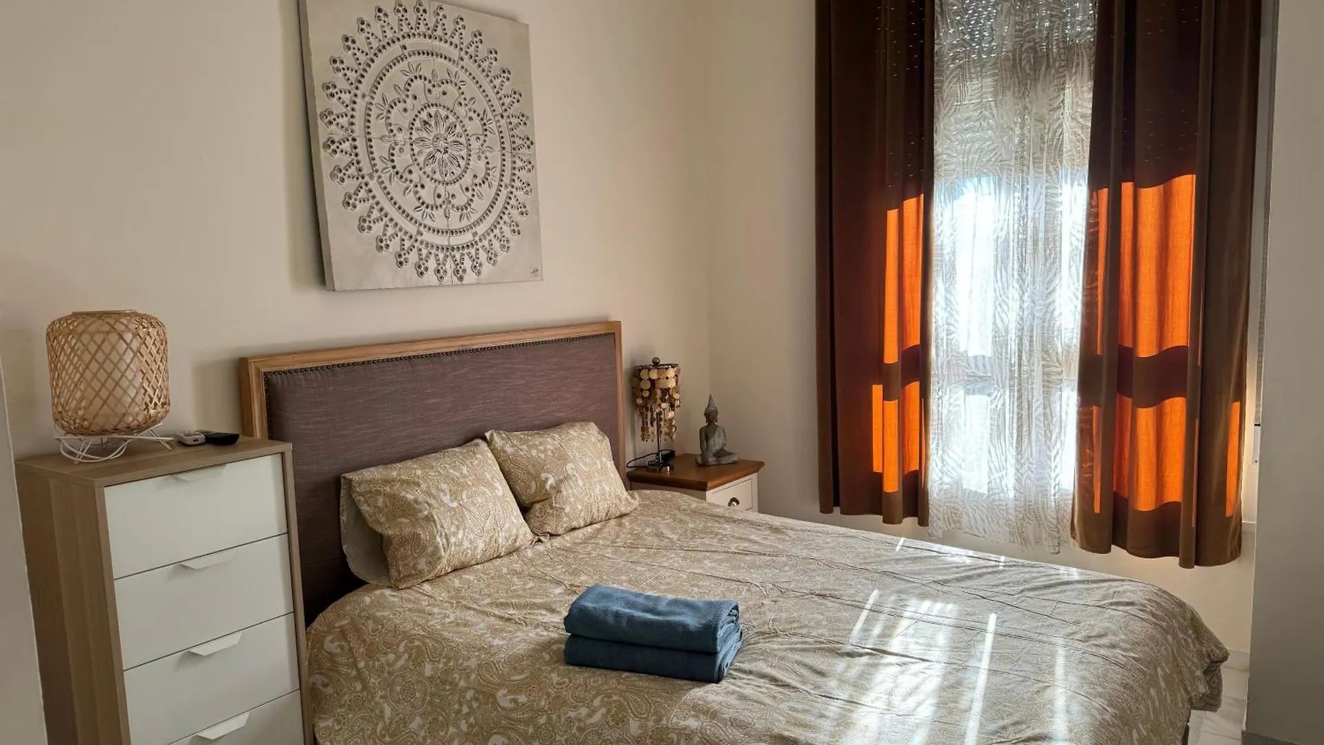 Apartamento Duplex de lujo en la playa , jacuzzy, piscina, chimenea y padel Benalmádena