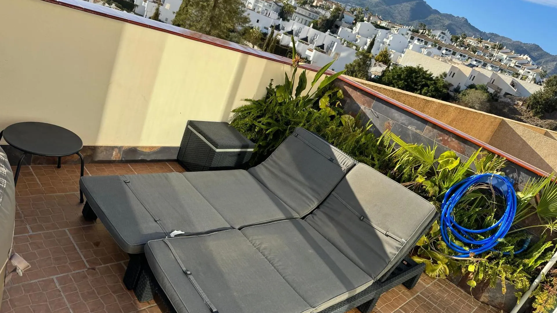Apartamento Duplex de lujo en la playa , jacuzzy, piscina, chimenea y padel Benalmádena 0*,  España